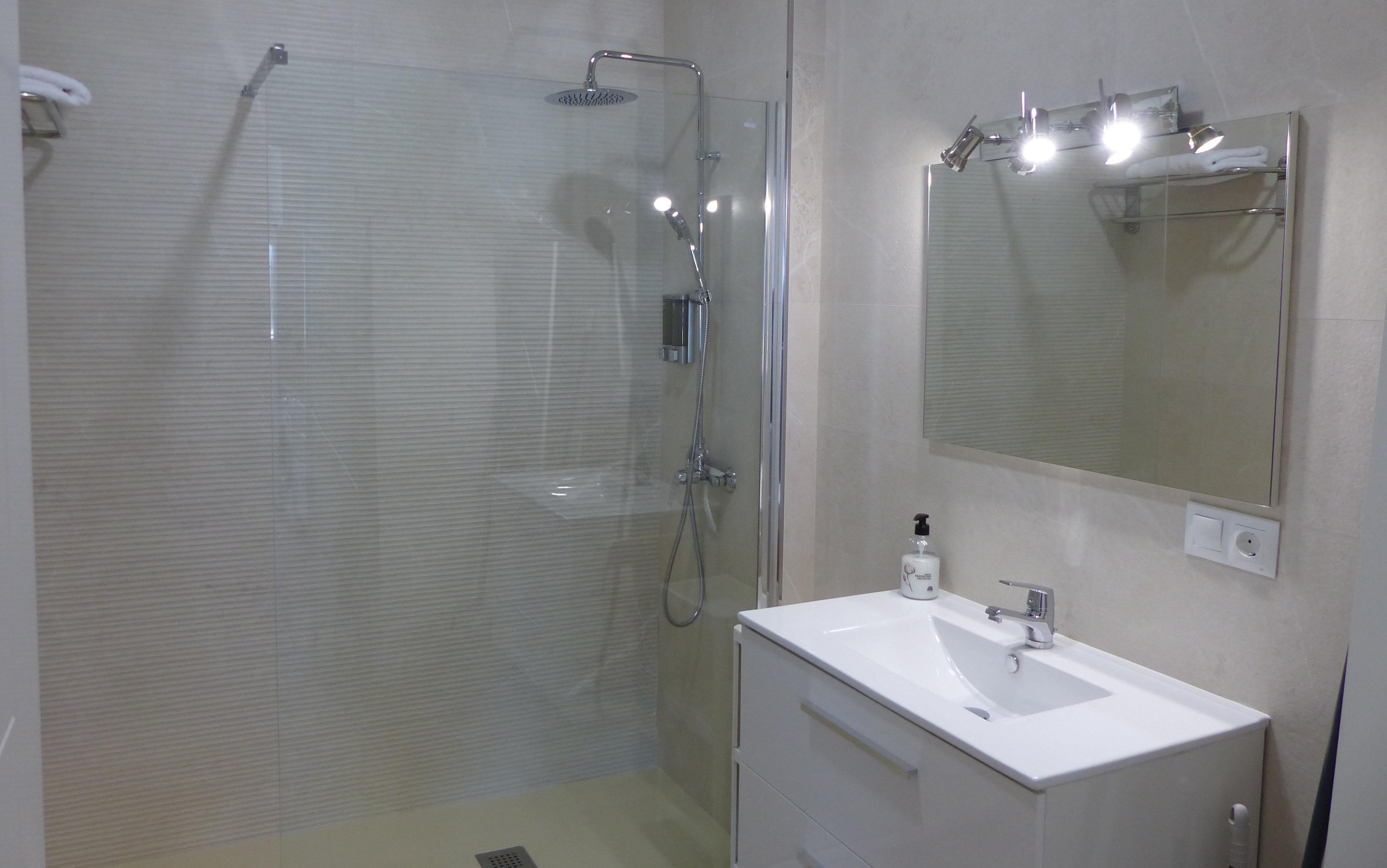 Modern bathroom in beachfront loft apartment in Benalmádena Costa del Sol